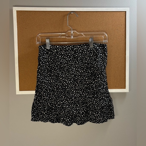 🔆BUNDLE: Black + White Skirts (2) - Picture 2 of 7